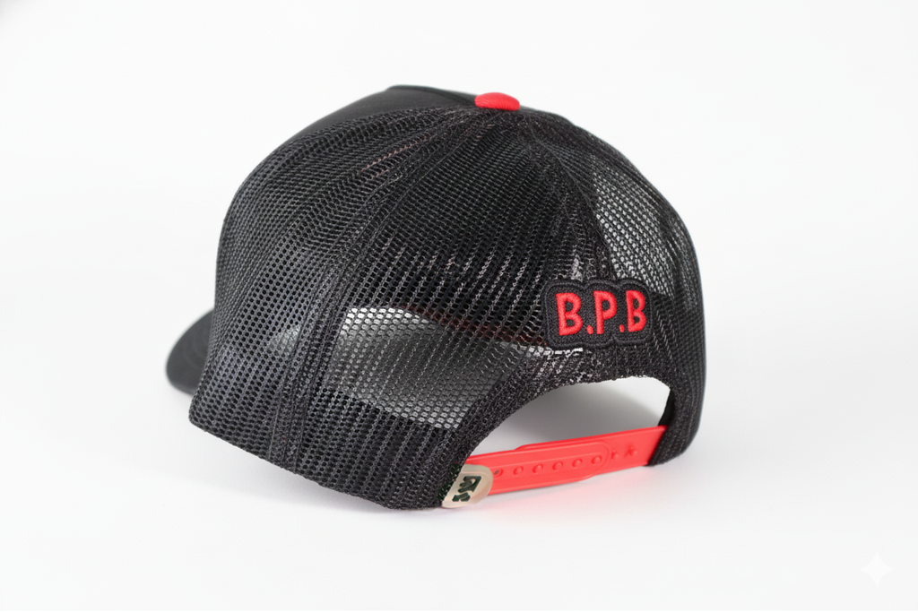 Gorra Trucker Negra con Detalles Rojos | Logo Bordado 3D | Stylacho