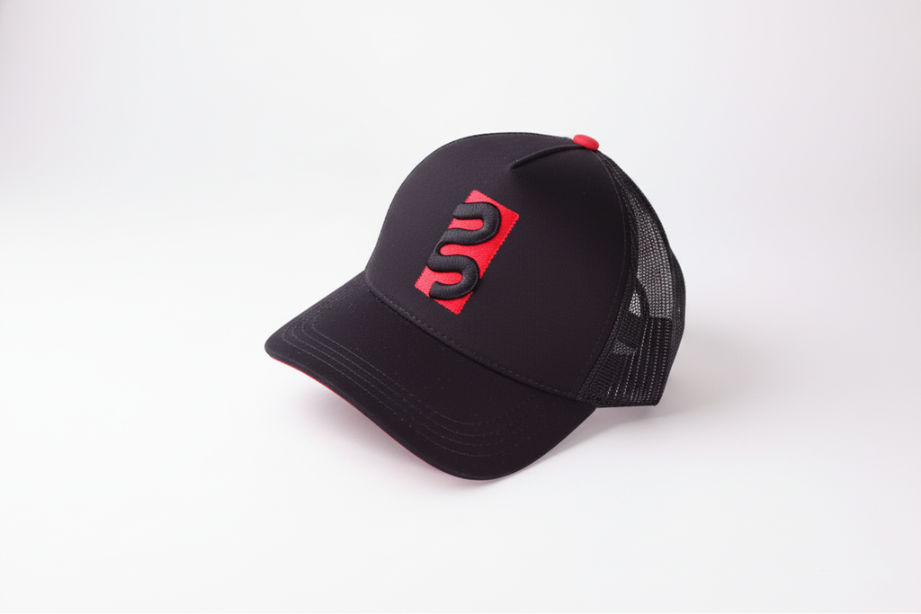 Gorra Trucker Negra con Detalles Rojos | Logo Bordado 3D | Stylacho