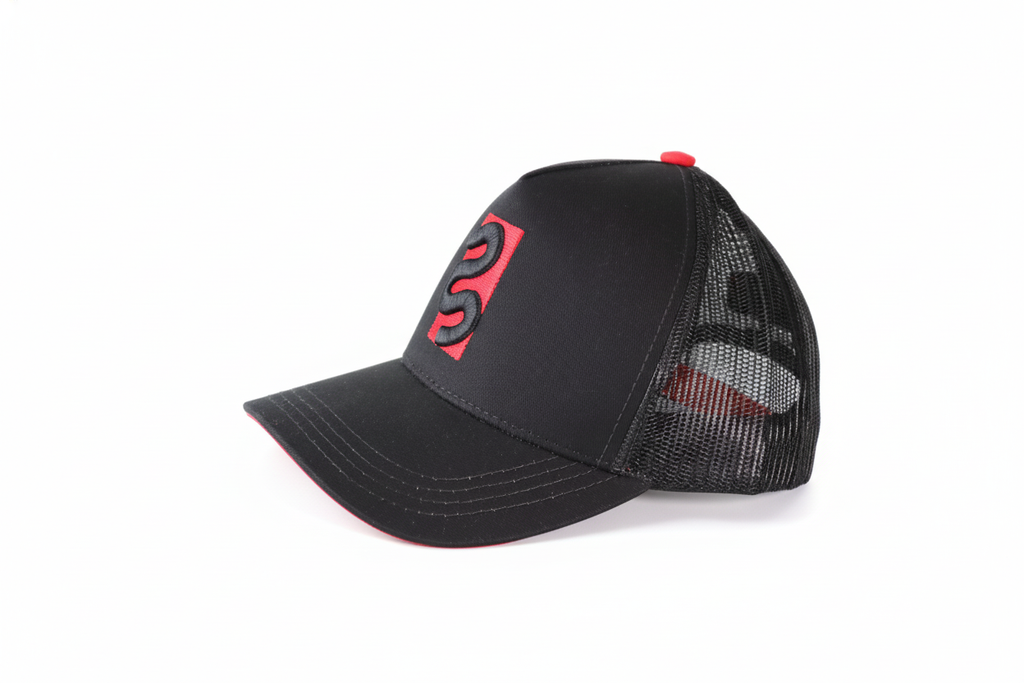 Gorra Trucker Negra con Detalles Rojos | Logo Bordado 3D | Stylacho